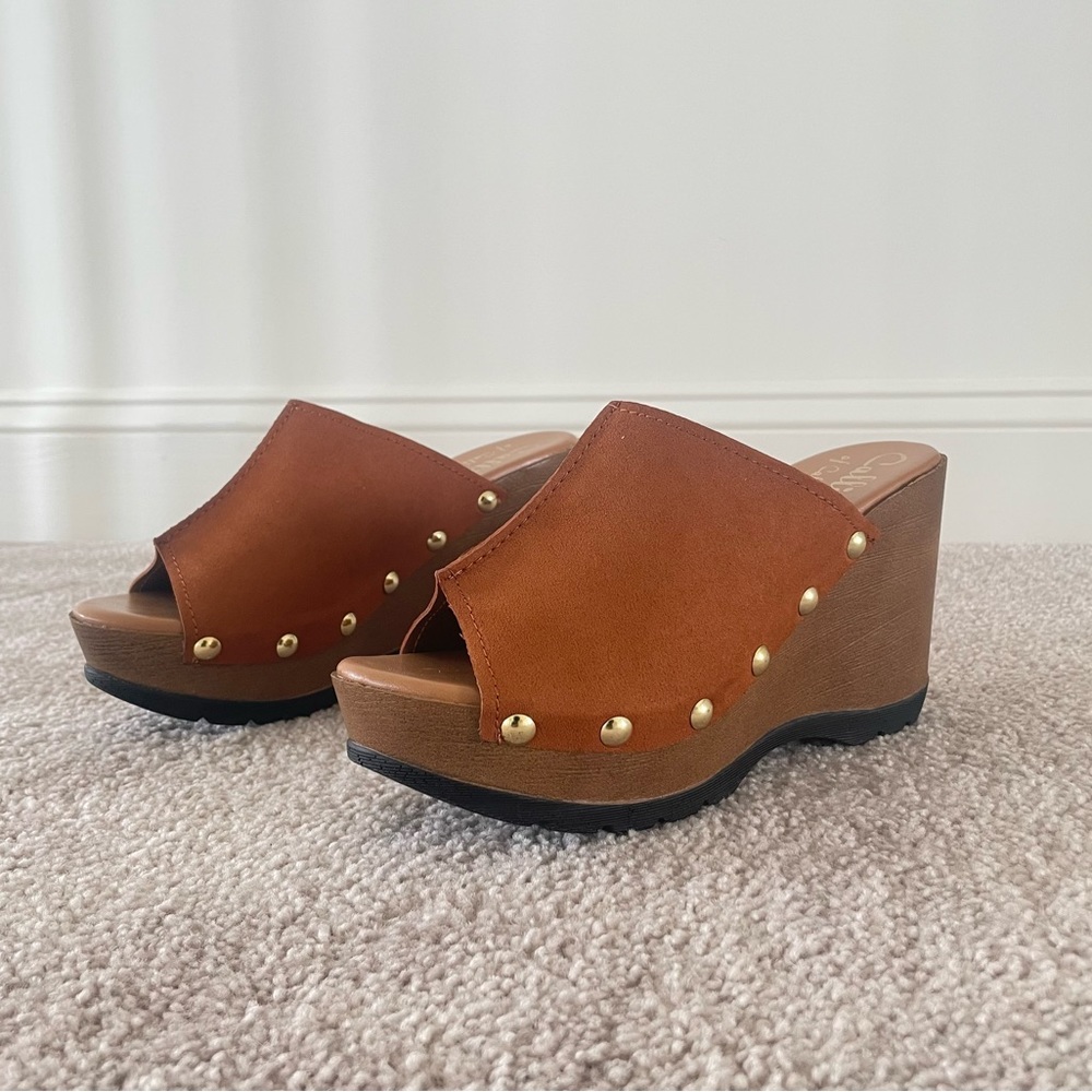 SOLD | Callisto of California Platform Sandals